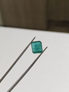 Esmeralda verde de corte octogonal de 5.29 ct, piedra preciosa natural suelta para anillos, pendientes y collares. - Product Image 2