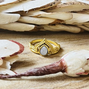 Nouvelle bague couronne très demandée, en laiton plaqué or, avec pierre de lune, style tiara et statement, bohème, pour fiançailles, pour femme, vente en gros - Product Image 1