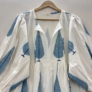 Robe tunique formelle en coton écologique, imprimée à la main avec des motifs floraux, col en V, manches 3/4, ourlet à volants en dentelle, lavable, naturelle - Product Image 2