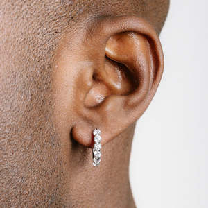 Boucles d'oreilles créoles tennis à coupe ronde |   Boucles d'oreilles créoles plaquées or blanc pour hommes et femmes |   Bijoux Hip Hop de Luxe - Product Image 1