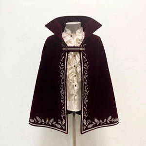 Capa de terciopelo negro para hombre, bordada a máquina, con cuello alto, elegante y decorativa, para carnaval. - Product Image 4