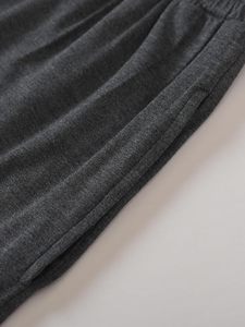 Shorts décontractés pour hommes en coton gris foncé avec cordon de serrage, respirants, tricotés, taille mi-haute, style athlétique avec poches latérales - Product Image 3