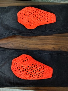 Pantalones vaqueros de carreras con almohadillas Rojas aprobadas por Ce de nivel 2 para hombres y mujeres, pantalones protectores estampados para montar en motocicleta para adultos - Product Image 4