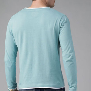 เสื้อยืดแขนยาวผู้ชายสีฟ้าอ่อน คอโอ ทรงปกติ แต่งขอบตัดสี ผ้าถักเนื้อนุ่ม สไตล์ลำลอง - Product Image 5