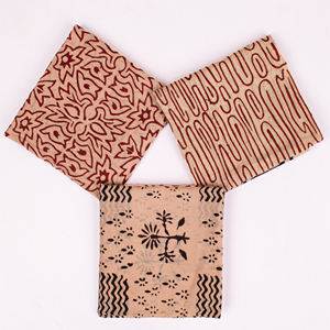 ผ้าพันคอโบฮีเมียนสุดหรู ทำมือ ย้อมสีธรรมชาติ พิมพ์ลายบนผ้าฝ้าย เป็นมิตรต่อสิ่งแวดล้อม ระบายอากาศได้ดี ชุดผ้าพันคอแบบอินเดีย สไตล์บากรู สำหรับพันศีรษะและคอ จำนวนสี่ผืน - Product Image 3