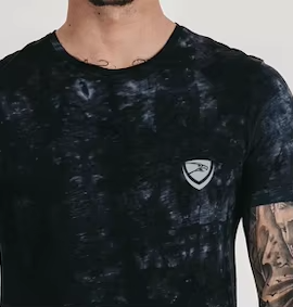 เสื้อยืดแขนสั้นผู้ชาย ลายมัดย้อม คอโอ ทรงเข้ารูป สไตล์ลำลอง มีลายโลโก้ด้านหน้า - Product Image 2