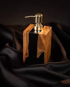 Magníficos dispensadores de resina epoxi para baño que aportan un toque artístico al espacio de la encimera con jabonera y vaso coordinados. - Product Image 5