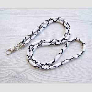 Collier tendance bohème à perles, porte-clés et porte-carte d'identité fait main pour le bureau et l'école à prix avantageux - Product Image 2