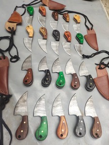 Cuchillo hecho a mano de acero de Damasco con hoja recta de punta caída, mango de madera y funda de cuero, herramienta tipo collar, personalizable OEM/ODM - Product Image 6