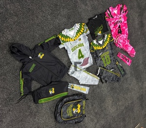 Ensemble d'uniformes de football américain pour jeunes de qualité supérieure, personnalisé, avec veste de pré-chauffe, sac à dos et accessoires - Product Image 2