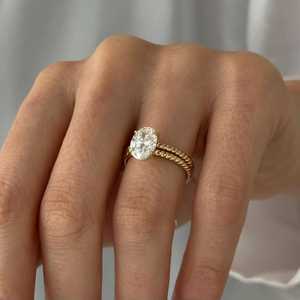 Anillo de doble banda con diamante cultivado en laboratorio de corte ovalado de 2.01 quilates, oro amarillo de 14K, regalo de boda para novia, amuleto de promesa, joyería. - Product Image 2