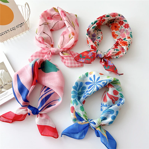 Foulard imprimé floral pour femmes, écharpe carrée coréenne en coton et lin, foulards élégants pour le cou, petits foulards bandana, foulards pour la tête, 58x58 cm - Product Image 1