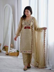 Conjunto de Kurta Larga Tradicional de Seda Salsa Beige para Mujer con Dupatta y Borlas, Protección Solar, Sin Arrugas, para Uso Casual y Diwali - Product Image 1