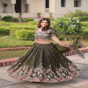 VASTRA COTTAGE Lehenga Choli Bordado con Lentejuelas y Diseño Zari, Completamente Cosido, con Dupatta, para Fiestas - Product Image 4