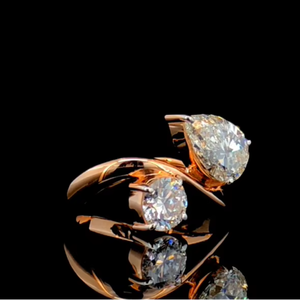 Anillo de compromiso con diamante cultivado en laboratorio, corte pera y redondo |   Certificado por IGI |   Oro Sólido de 14K - Product Image 1