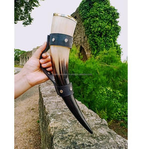 Copa para Beber Hecha a Mano con Cuerno de Vaca, Estilo Rústico Medieval - Product Image 1