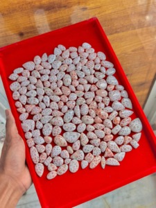 ลาริมาร์สีชมพูธรรมชาติ โทมสันไนต์ คาโบชองทรงกลมขนาดต่างๆ พลอยสีเขียว ด้านหลังแบน สำหรับแหวน จี้ ขายส่งจำนวนมาก - Product Image 5