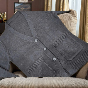 Cardigan décontracté unisexe personnalisé à col en V, grande taille, tricot d'hiver en laine respirante, manches longues avec détails boutonnés - Product Image 2