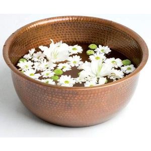 Cuenco de pedicura de cobre de lujo con textura martillada, tina para spa de pies para salón profesional y uso doméstico - Product Image 1