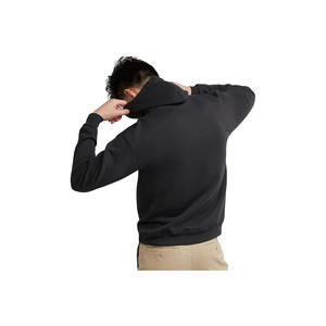 Sudadera con capucha negra personalizada para hombre, suave, de forro polar, estilo casual y urbano. - Product Image 2