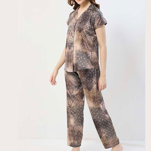 Elegante Conjunto de Pijama para Descansar, Material Suave, Comodidad Premium, Uso Casual, Traje de Dormir para Mujer en Venta - Product Image 1