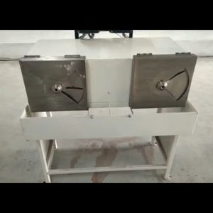 Machine à éplucher la noix de coco No1 Double Head Coconut Brown Skin Peeling Machine entièrement en acier inoxydable 304 de qualité supérieure avec trois types de stations disponibles au meilleur prix - Product Image 1