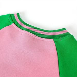 เสื้อสเวตเชิ้ตแขนยาวทรงแร็กแลน คอกลม ปักลายตัวอักษรกรีก สีชมพู ยี่ห้อ AKA Pink Chenille ผ้าพรีเมียม สวมใส่สบาย ทรงลำลอง - Product Image 3