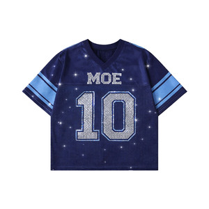 Camiseta Holgada Unisex de Moda Y2K con Cuello en V y Malla Brillante de Diamantes de Imitación Estilo Hip Hop Streetwear, Inspirada en Camisetas de Fútbol Americano - Product Image 1