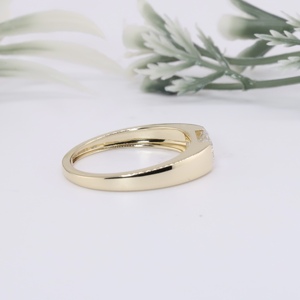 Bague pour homme en or jaune de qualité supérieure avec diamant de laboratoire taille émeraude, sertissage clos classique, alliance de mariage, joaillerie fine - Product Image 4