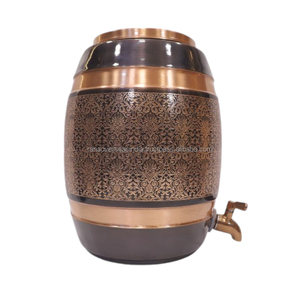 Distributeur d'eau en cuivre antique Matka de luxe en gros avec gravure en relief accrocheuse distributeur de stockage d'eau en cuivre - Product Image 5