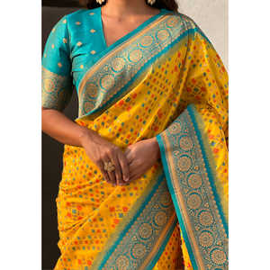 ผ้าไหมพัตโลาพรีเมียมอีลิทท์วีฟส์ ทอจากผ้าไหมสีเหลืองนุ่มประดับด้วยดิ้นทอง พร้อมลายทอแบบตัดกัน ชุดราตรี น้ำหนัก 0.6 กรัม - Product Image 3