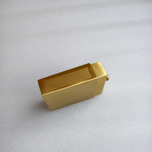 Funda de Caja de Cerillas Moderna Personalizada de Latón Dorado, Funda de Cerillas de Metal de Lujo con Logotipo Grabado, Duradera, Resistente al Agua y Ecológica - Product Image 4