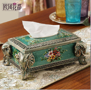 Lujoso dispensador de pañuelos de resina verde esmeralda con arte de elefante en alto relieve para decoración coordinada, disponible a precio de mayoreo. - Product Image 1