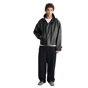 Blouson streetwear noir en cuir véritable pour homme, col boutonné, épaulettes, poignets ajustables, coupe oversize, texture texturée - Product Image 1