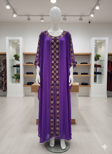 Caftán Real Bordado a Mano con Amatistas: Una Maestrosa Fusión de Artesanía Tradicional y la Elegancia Moderna de Dubái - Product Image 3
