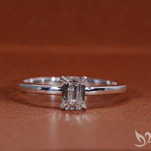 Bague solitaire en diamant de laboratoire taille émeraude 0,50 CT en or massif 18 carats |   Bague de mariage et de fiançailles certifiée IGI plaquée or - Product Image 1