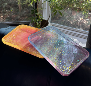 Plateau de service en résine époxy avec finition géode et poignées en métal pour l'hôtellerie et les cadeaux - Product Image 5