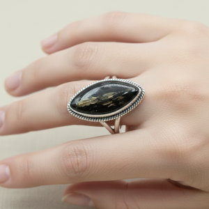 Bague en argent sterling 925 avec pierre précieuse naturelle Nuummite dorée, faite à la main, cabochon ovale, plaquée or rose et or jaune, pour femme - Product Image 2