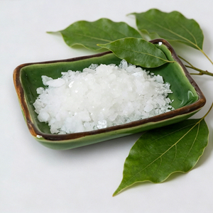 Poudre de camphre synthétique de haute qualité comme stabilisant pour les matériaux à base de polymères et de cellulose - Product Image 4