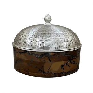 Hermosa cacerola de metal plateado con caligrafía árabe grabada, tamaño grande, ideal para catering de bodas y eventos domésticos de temporada. - Product Image 5