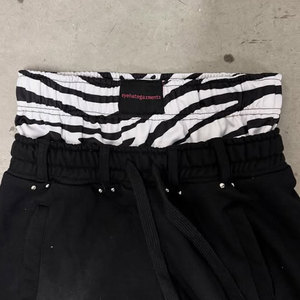Pantalon de jogging gris en coton pour homme, taille élastique, décontracté, poches latérales, tricoté mi-lourd, pour l'automne, écoresponsable, devant plat - Product Image 4