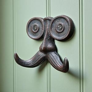 Gancho de pared con forma de bigote, gancho decorativo de metal, perfecto para colgar llaves, bolsos, toallas y como elegante decoración de pared para el hogar, procedente de la India. - Product Image 2