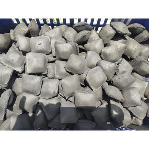 Charbon de coco de haute qualité en briquettes, formes oreiller et hexagonales, faible teneur en cendres, combustible pour barbecues commerciaux - Product Image 1
