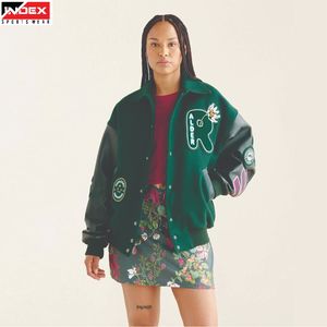 Blouson universitaire Letterman personnalisé pour femmes, style urbain, veste bomber d'hiver, pour la vente en gros de vêtements - Product Image 1