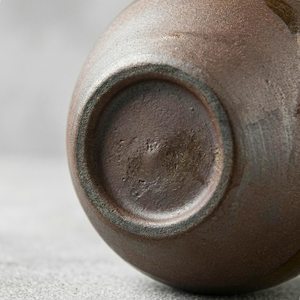 Vase en céramique artisanal de haute qualité, style Wabi-Sabi vintage, en grès cuit au four, pour table, par UO INDIA - Product Image 6