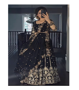 Lehenga et Choli noirs brodés de haute qualité, tenue de soirée attrayante, fabriqués en tissus fins, vêtements indiens et pakistanais - Product Image 4