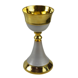 Ciborio de latón chapado en oro y esmaltado en blanco con tapa de cruz para artículos litúrgicos de la Iglesia Católica. - Product Image 5