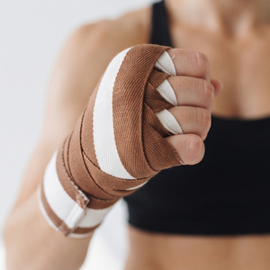 Bandages de protection pour les mains en coton haute performance pour la boxe, le MMA, le kickboxing, le Muay Thai, la gym, le fitness et les sports de combat - Product Image 3