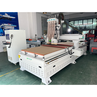 Routeur CNC d'enchères pour machine de gravure et de découpe CNC à quatre processus faciles à utiliser