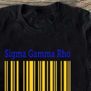 Camiseta negra de manga corta con estampado de código de barras, camiseta gráfica informal cómoda con cuello redondo de la hermandad Sigma Gamma Rho, moda griega - Product Image 3